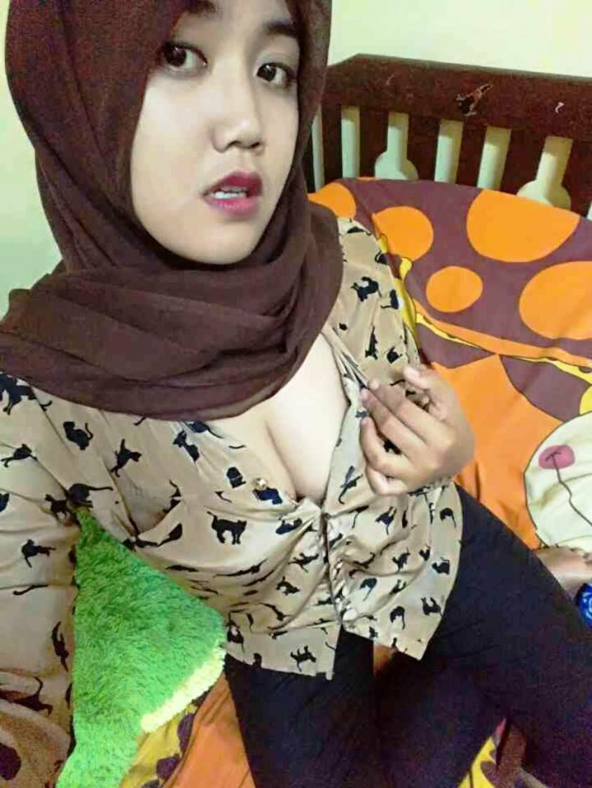 Terbaru Indo !!!Cewek Hijab Hanya Memakai Bra Top Global 2026